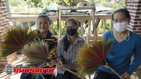 ปราจีนบุรี-เส้นทางทำกินไอเดียกระฉูดทำไม้กวาดแฟนซีขายหมดเกลี้ยง