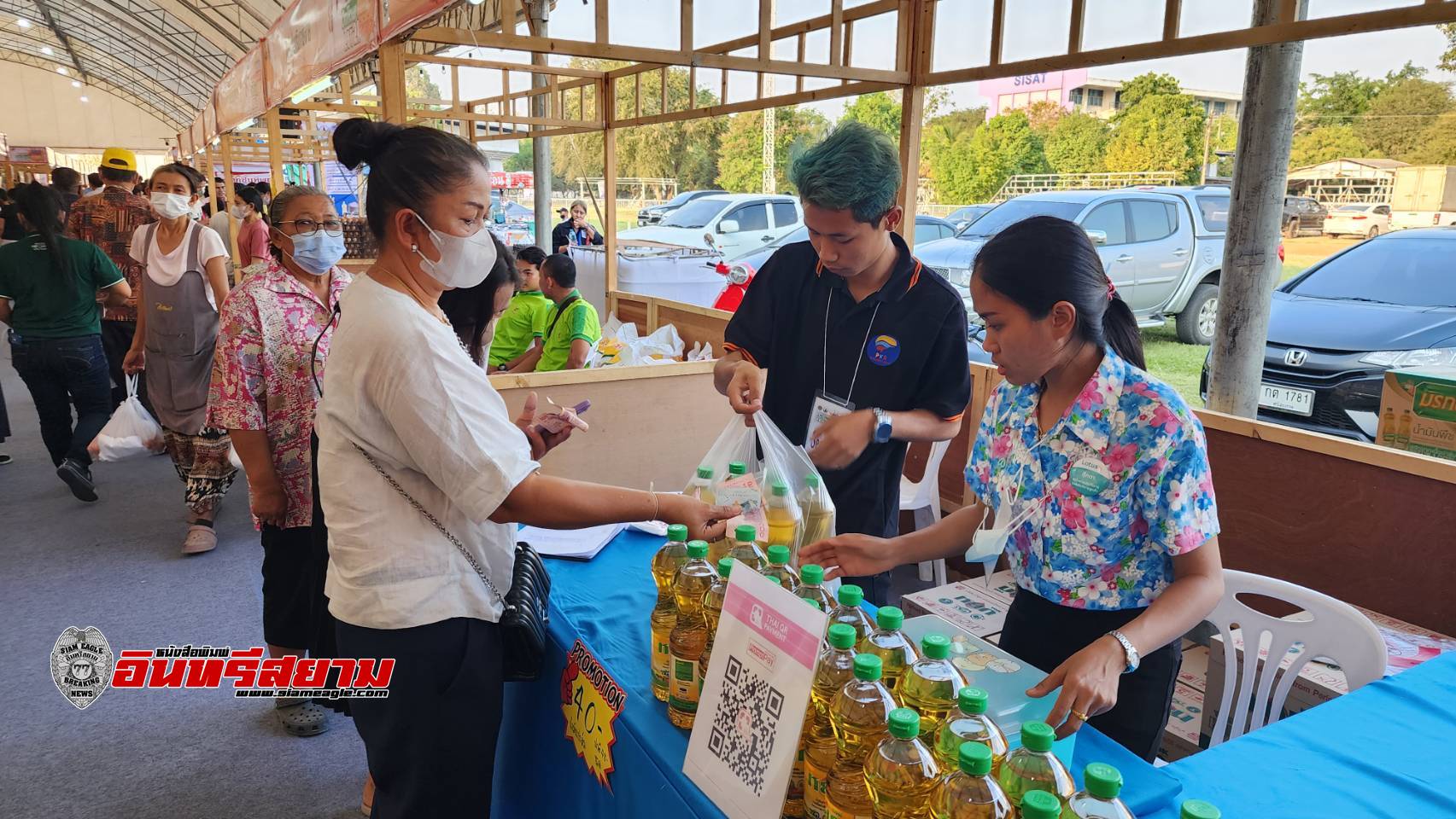 ศรีสะเกษ ประชาชนแห่ซื้อสินค้าราคาพิเศษในงานพาณิชย์ลดราคาออนทัวร์ทั่วไทย