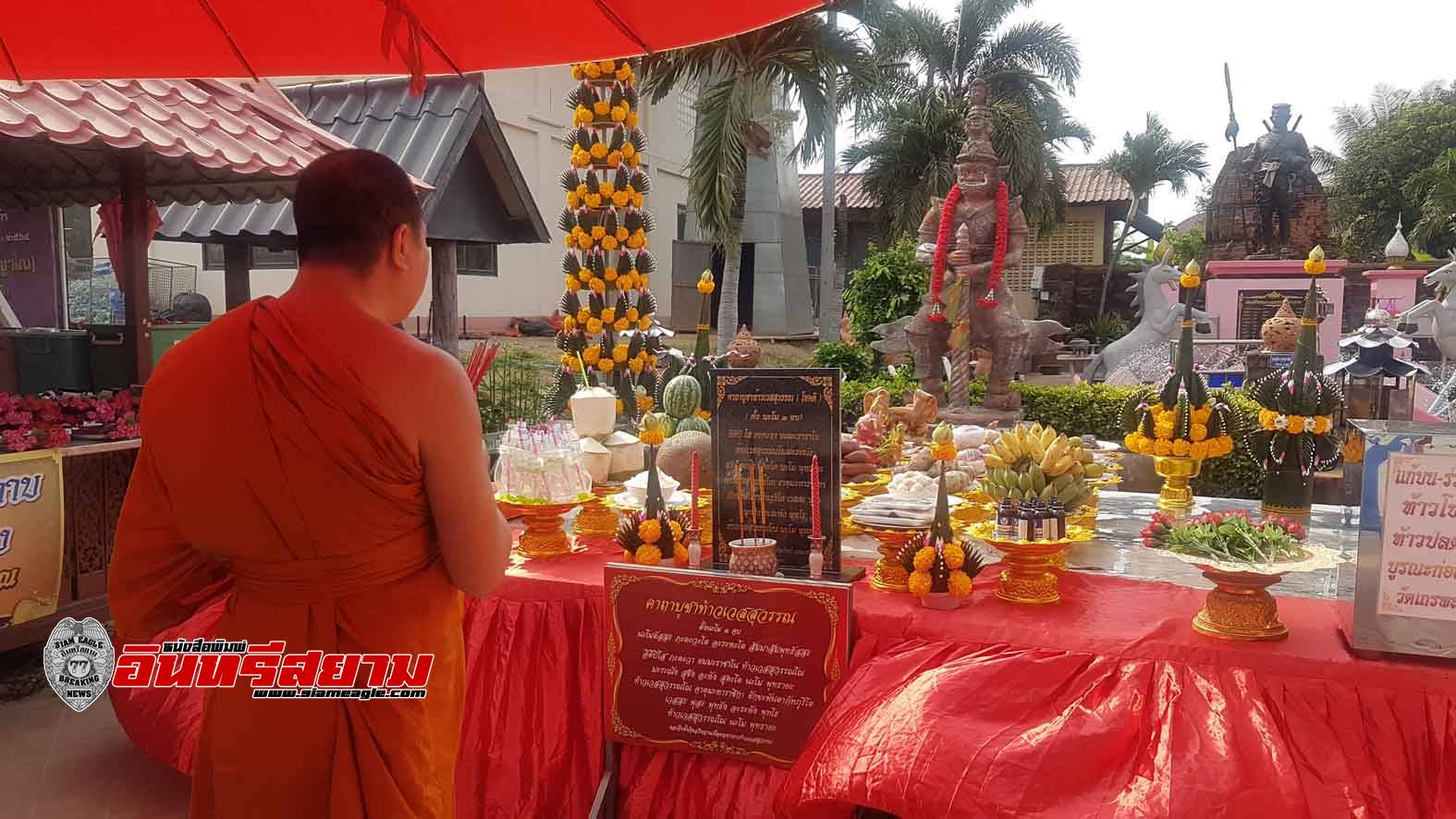 สุพรรณบุรี-แห่ลุ้นเลขหางประทัดพิธีบวงสรวง”ท้าวเวสสุวรรณ”คึกคัก