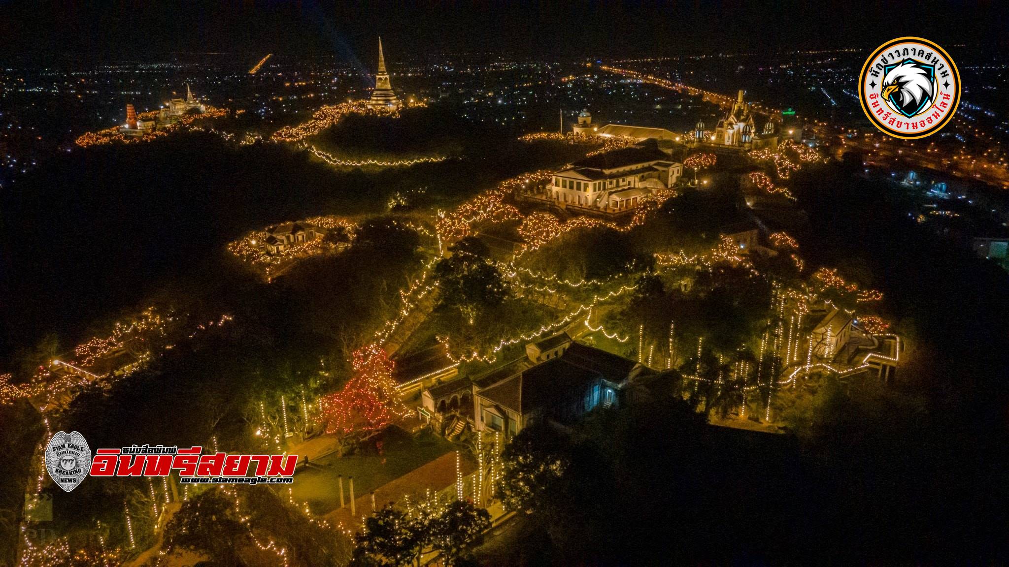 เพชรบุรี-ประดับไฟสวยงามบนเขาวังเมืองเพชรในงาน”พระนครคีรี”