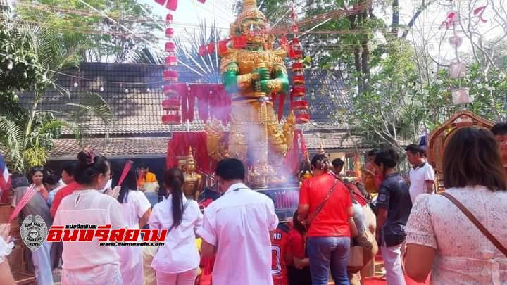 ปราจีนบุรี-จัดพิธีอัญเชิญและบรวงสรวงรูปจำลองท่านปู่ท้าวเวสสุวรรณ..คอหวยต่างมาดูเลขมงคล