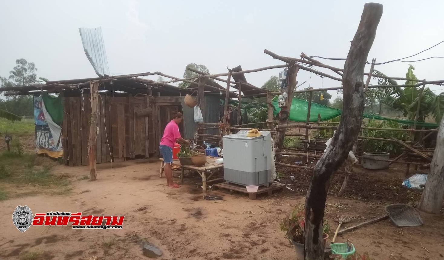 ศรีสะเกษ-พายุฤดูร้อนถล่ม พังยับ 6 อำเภอ เสียหายกว่า 100 หลังคาเรือน