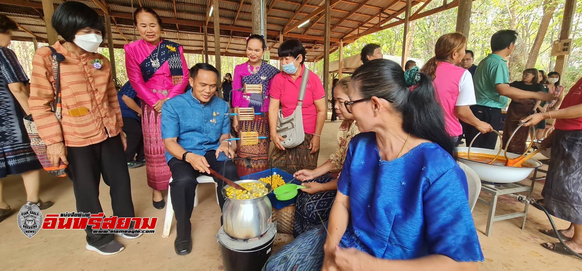 อุดรธานี-ฝึกอบรมเพิ่มประสิทธิภาพการผลิตปลูกหม่อน การเลี้ยงไหม และการย้อมผ้าด้วยสีธรรมชาติ