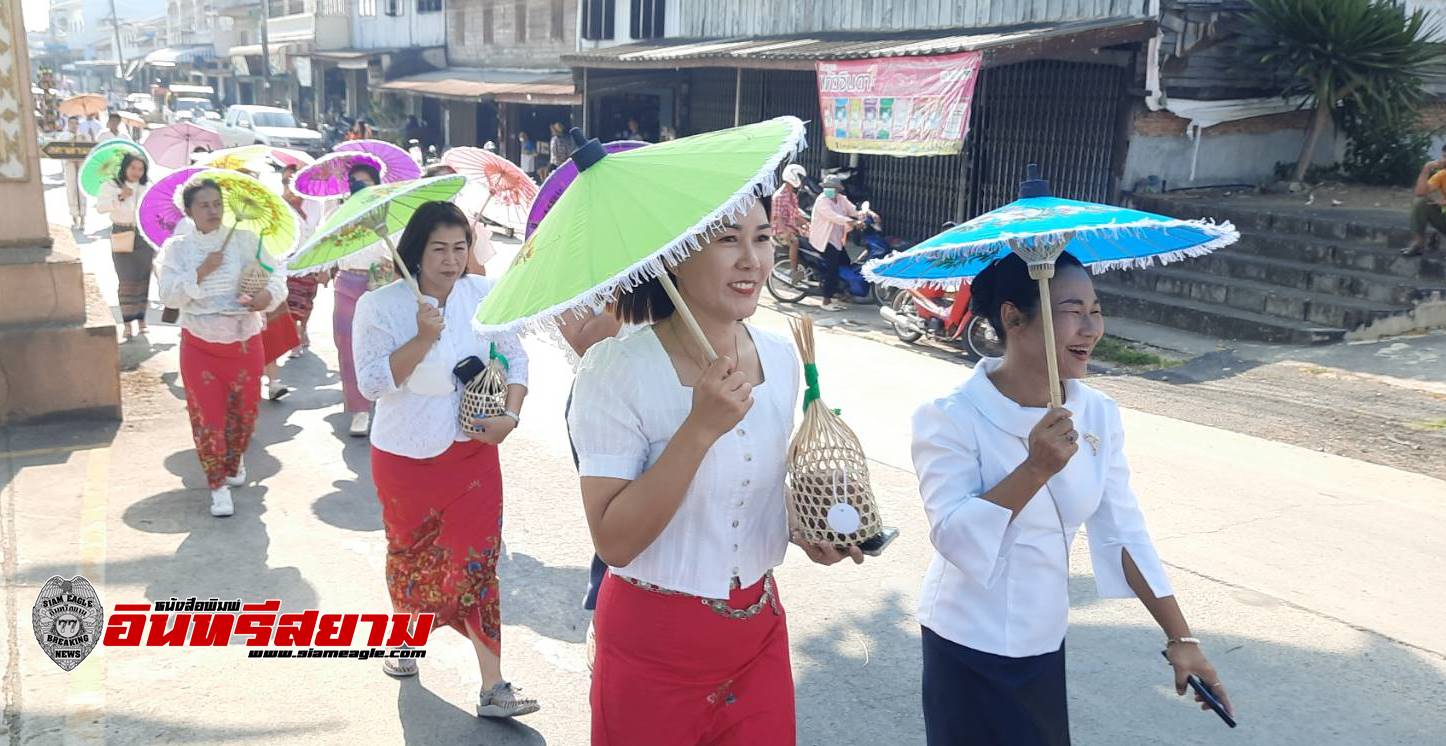 ประจวบคีรีขันธ์-เริ่มแล้ว..ขบวนแห่เปิดงานประเพณีเทศกาลปิดทองหลวงพ่อในกุฏิ วัดกุยบุรี