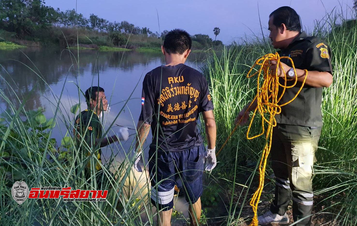 ลพบุรี-หนุ่มซึมเศร้าจอดจักรยานยนต์โดดสะพานดับคาคลอง