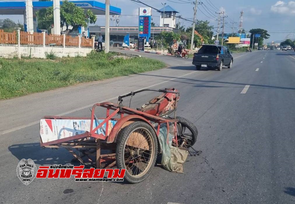 ลพบุรี-กระบะเพิ่งออกจากโชว์รูมชนท้ายซาเล้งกระเด็นดับคาถนน