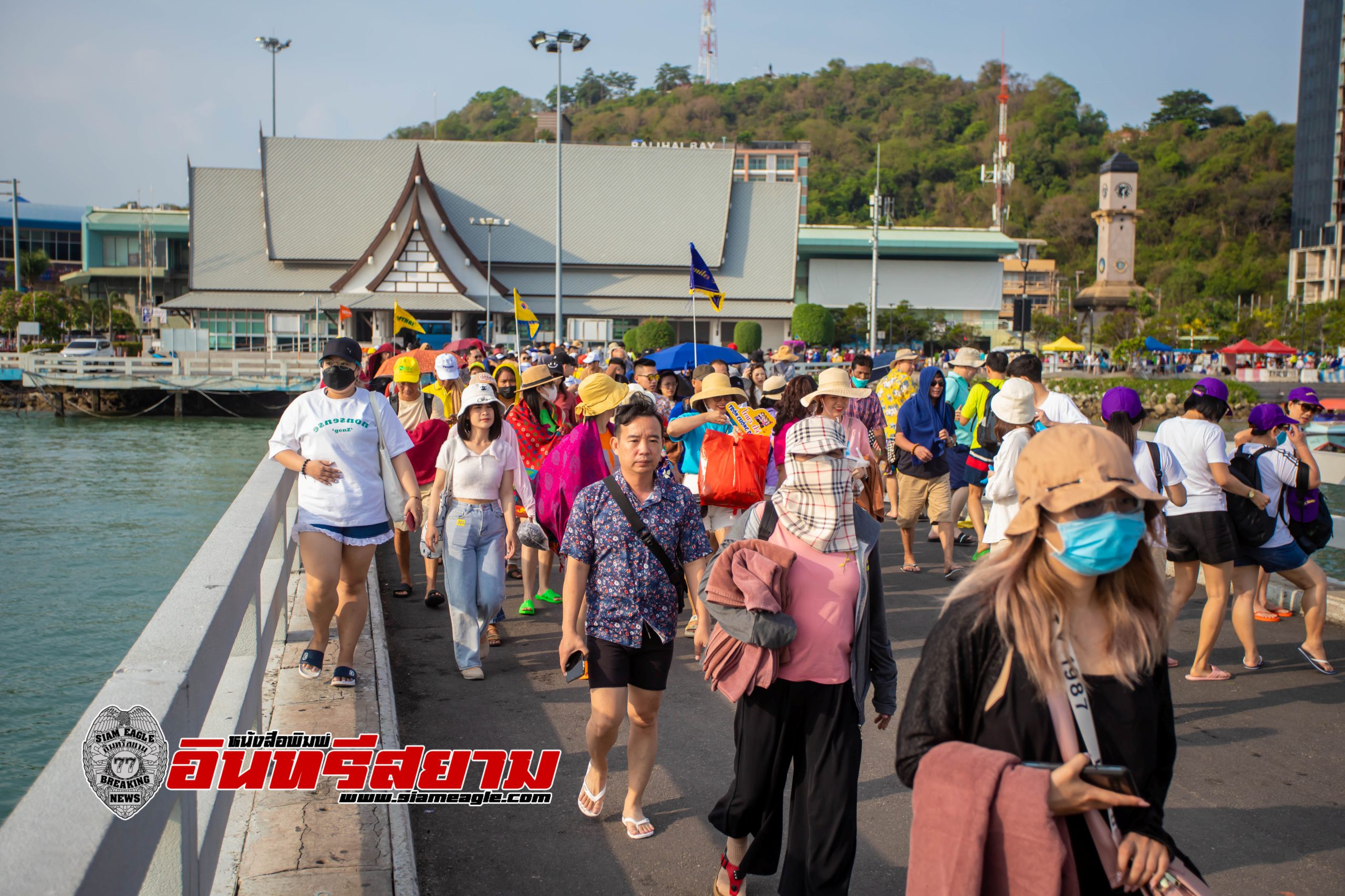 ชลบุรี-วันหยุดแรงงานคึกคัก นักท่องเที่ยว แห่เที่ยวเกาะล้านพัทยา และหาดนางรำสัตหีบ แน่น