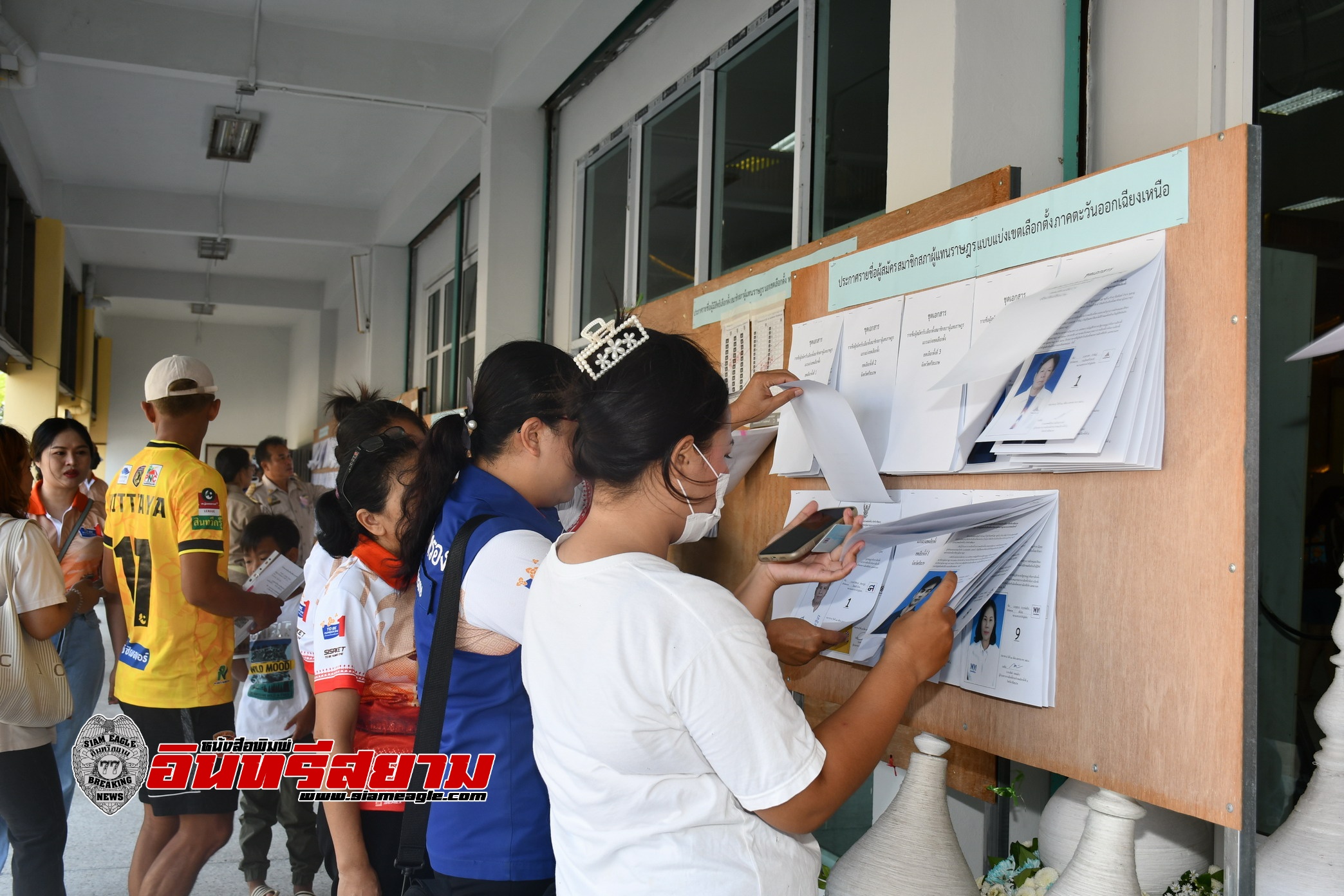 ศรีสะเกษ-ผอ.กกต.สั่งตรวจสอบขนคนมาลงคะแนนเลือกตั้ง ส.ส. การลงคะแนนเลือกตั้งล่วงหน้าคึกคัก