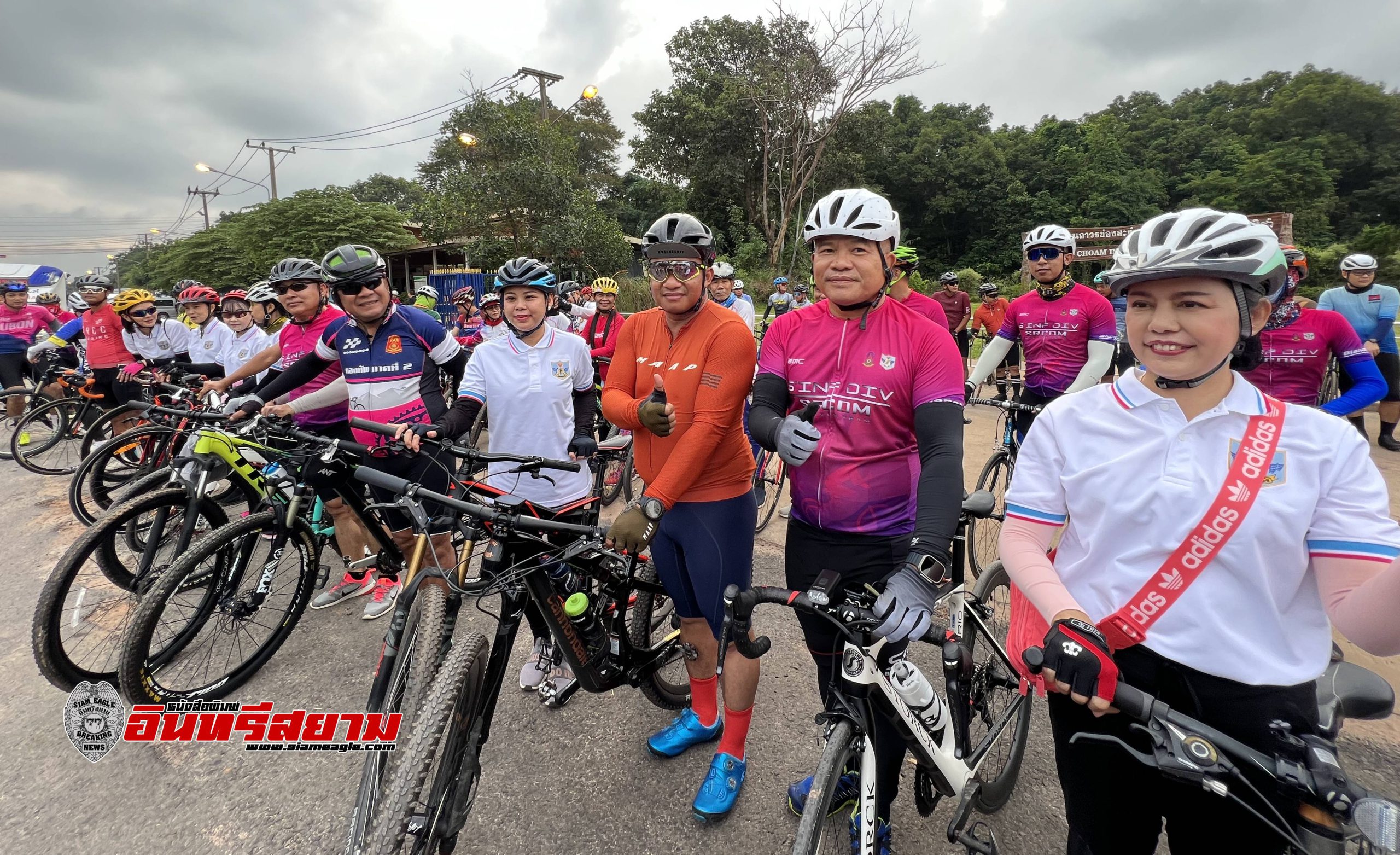 ศรีสะเกษ-ผบ.กองกำลังสุรนารีร่วมกับรองแม่ทัพเขมรนำ 106 นักปั่นร่วมกิจกรรมปั่นเพื่อมิตรภาพ 2 แผ่นดิน