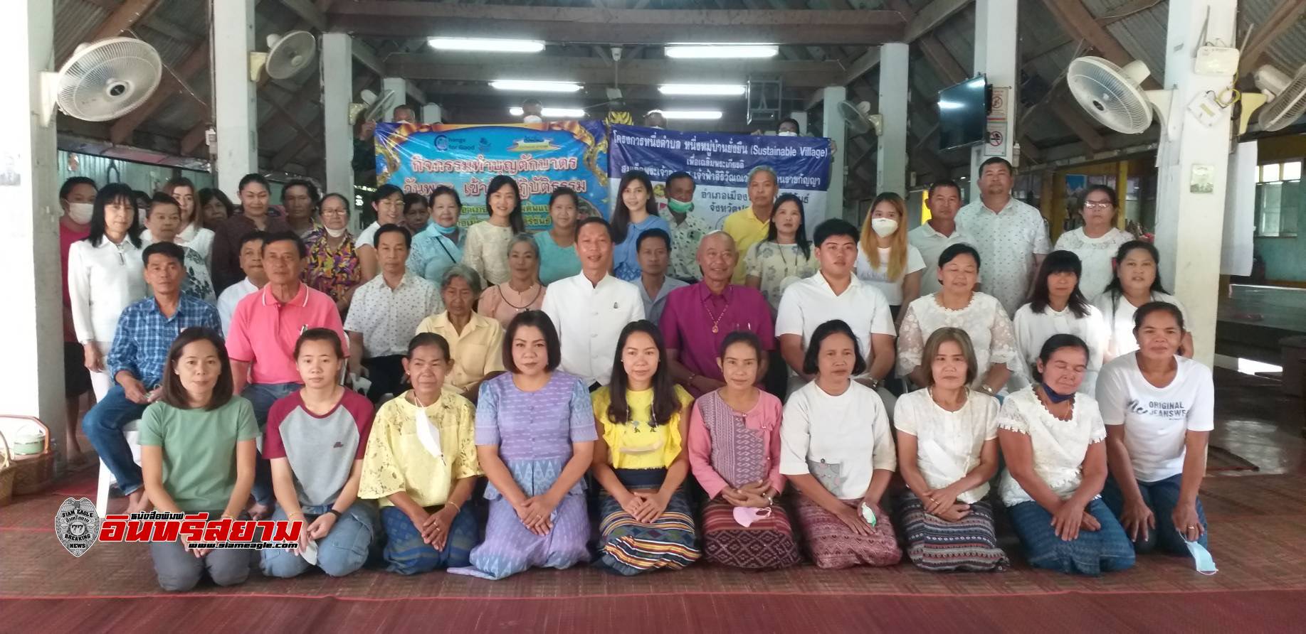 ประจวบคีรีขันธ์-จัดโครงการส่งเสริมอำเภอคุณธรรมต้นแบบ ร่วมทำบุญตักบาตรวันพระ