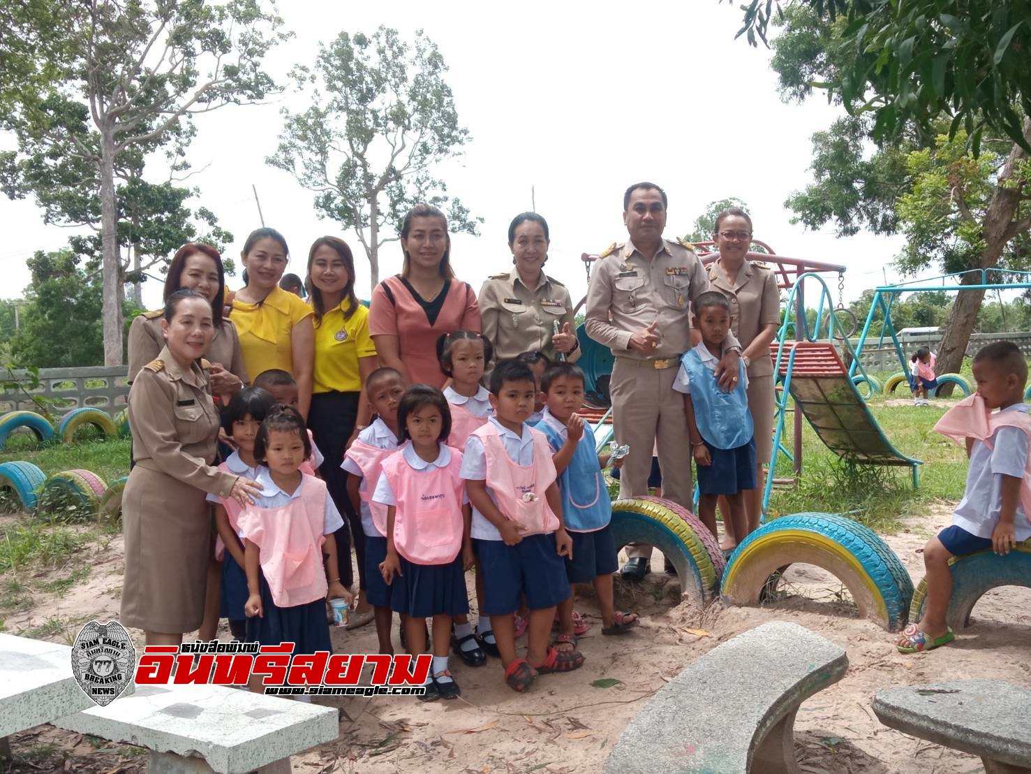 ร้อยเอ็ด-กิตติภูมิ อุทสาร รอง.ผอ.สพป.ร้อยเอ็ด เขต 1 รุดช่วยเหลือและให้กำลังใจ คณะครู