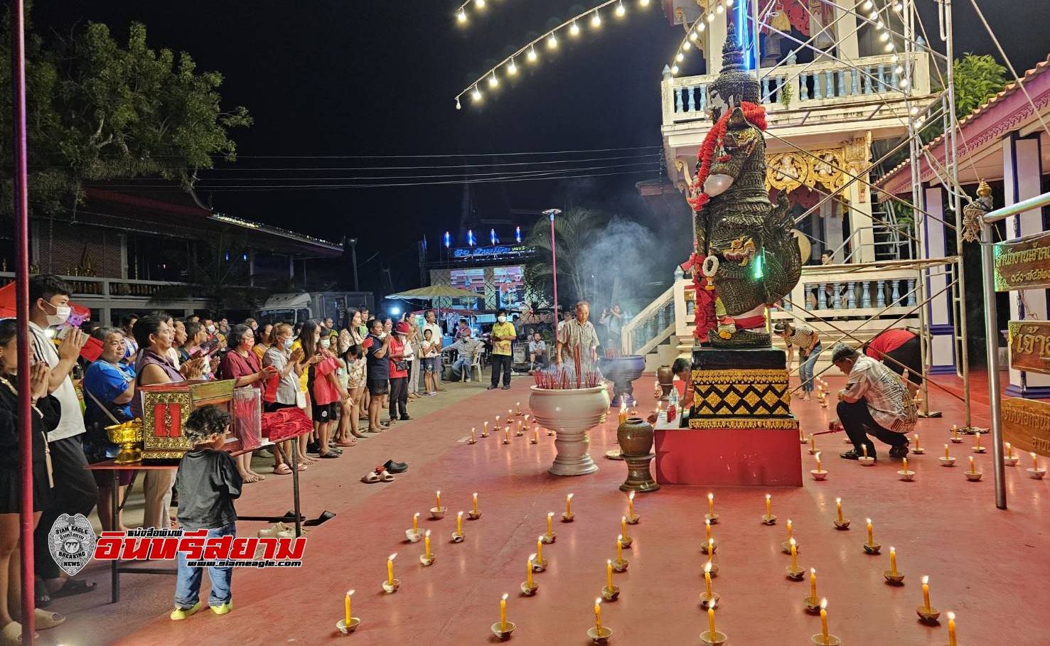 ปราจีนบุรี-แก้บนหนังกลางแปลงปู่ท้าวเวสสุวรรณ จุดปะทัด 2,000 นัด ถวาย ได้เลขเด็ด ธูปเสี่ยงทาย 657