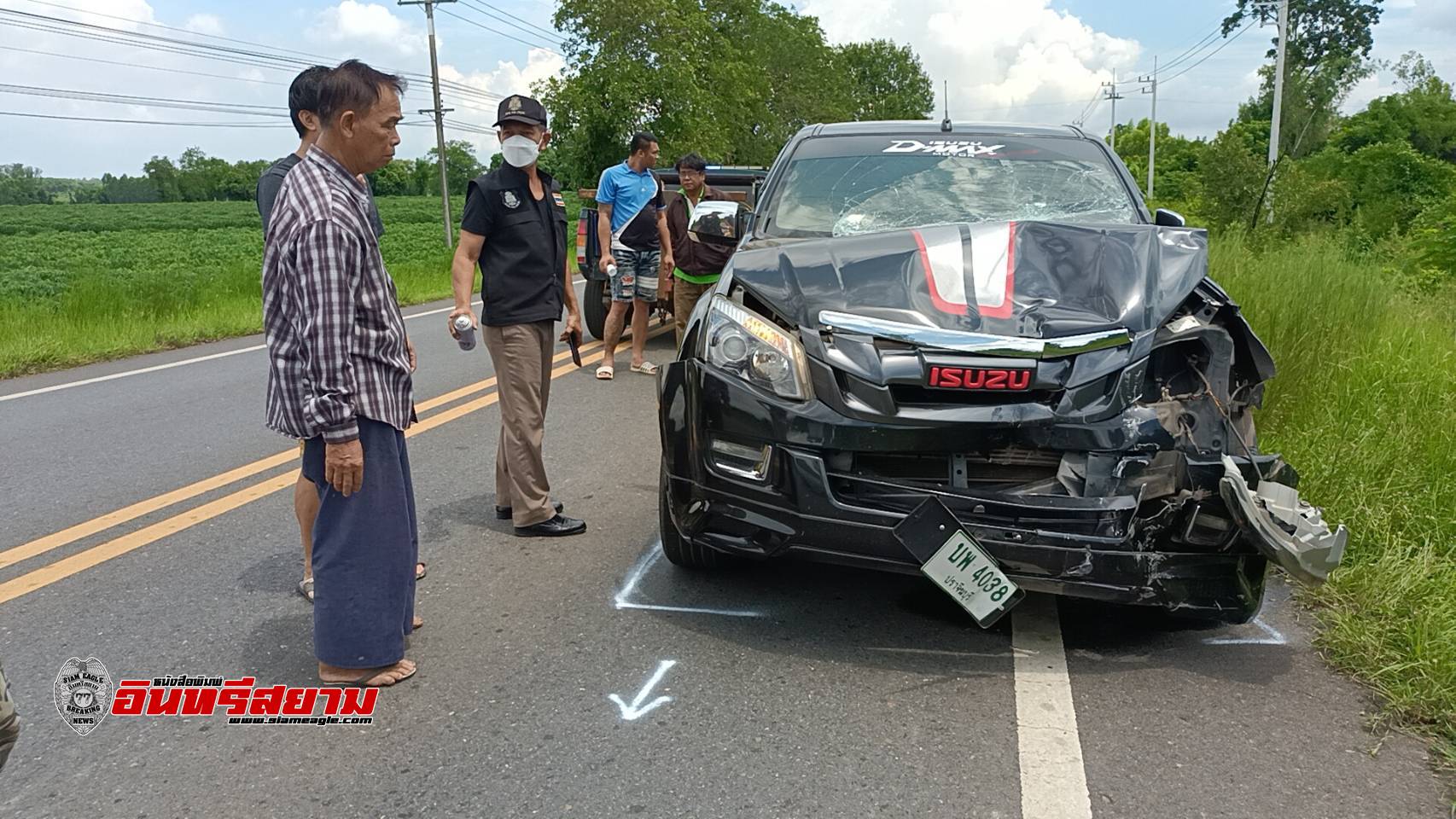 ปราจีนบุรี-ระวังภัย..! กระบะหลับใน ชนปู่ตายหลานเจ็บสาหัส