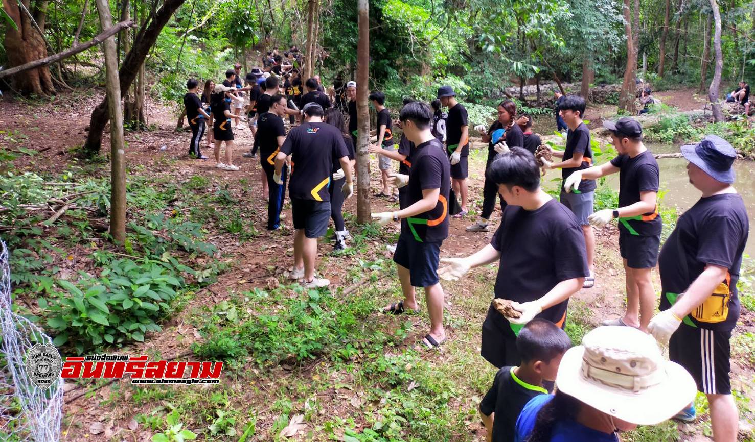 กาญจนบุรี-ร่วมทำฝายชะลอน้ำ เป็นการบริหารน้ำจากธรรมชาติให้เกิดประโยชน์