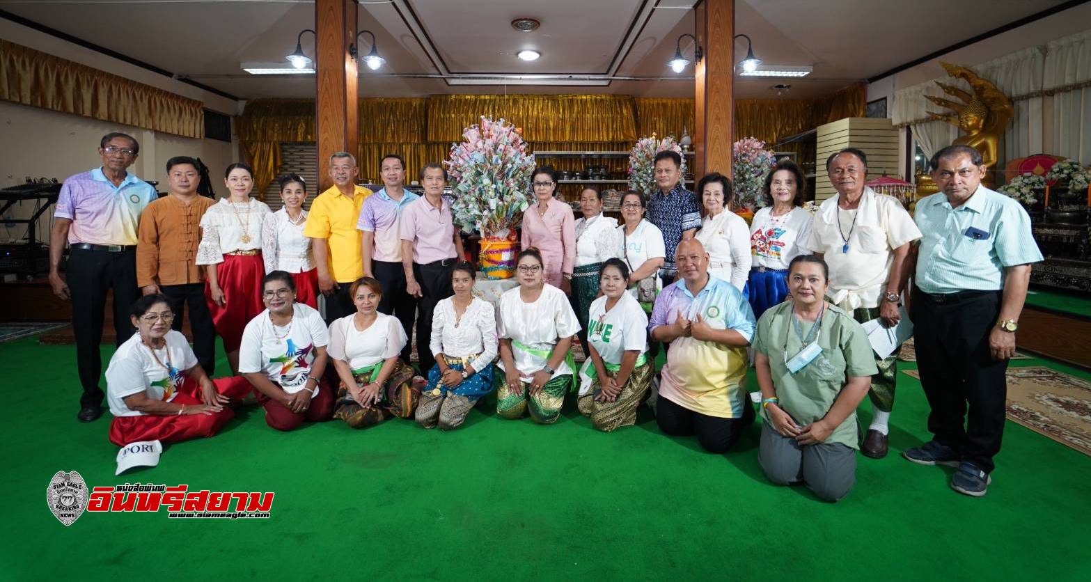 เทศบาลเมืองสิงห์บุรี จัดขบวนแห่เทียนสุดยิ่งใหญ่ นางรำกว่า 300 ชีวิต