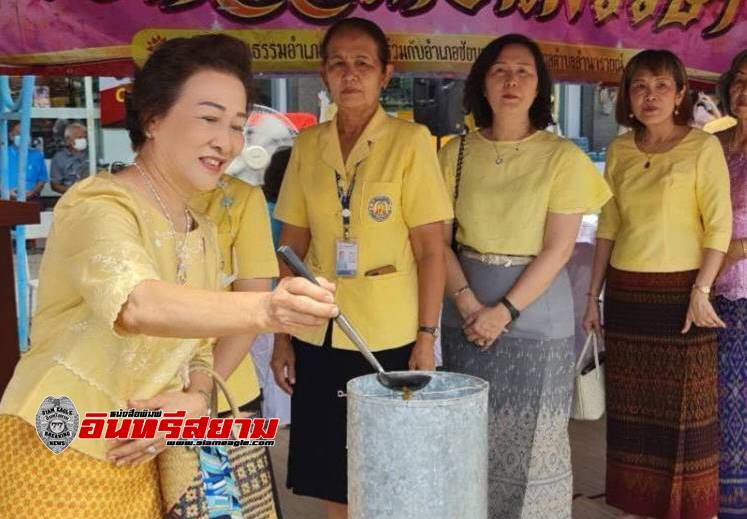 ลพบุรี-อำเภอชัยบาดาลจัดประเพณีหล่อเทียนพรรษา