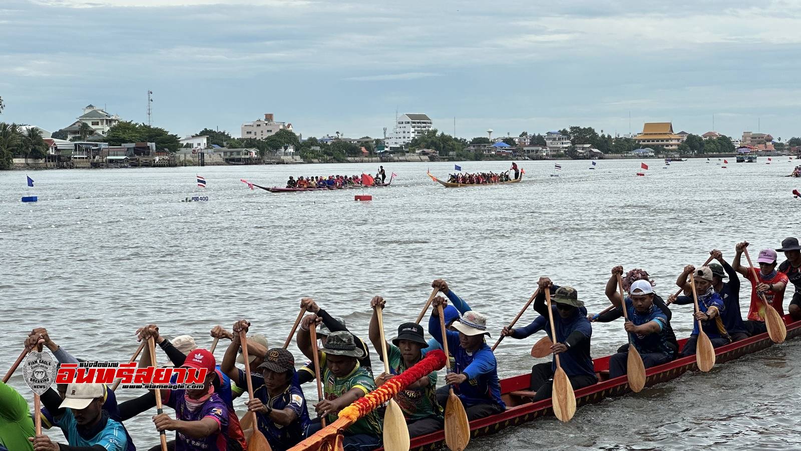 ปทุมธานี-“ทต.บ้านกลาง”จัดประเพณีแข่งขันเรือยาวชิงถ้วยพระบาทสมเด็จพระเจ้าอยู่หัวฯ