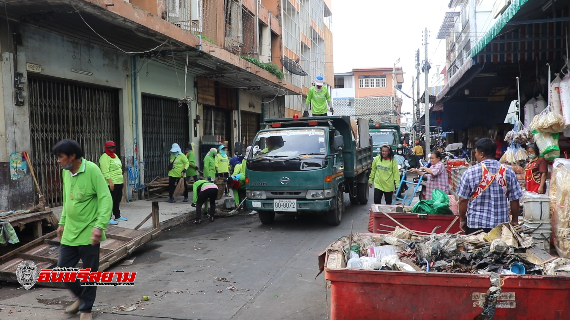 สิงห์บุรี-เทศบาลเมือง ลุยจัดระเบียบตลาด ซอยหลัง ธ.ไทยพาณิชย์หลังเก่า