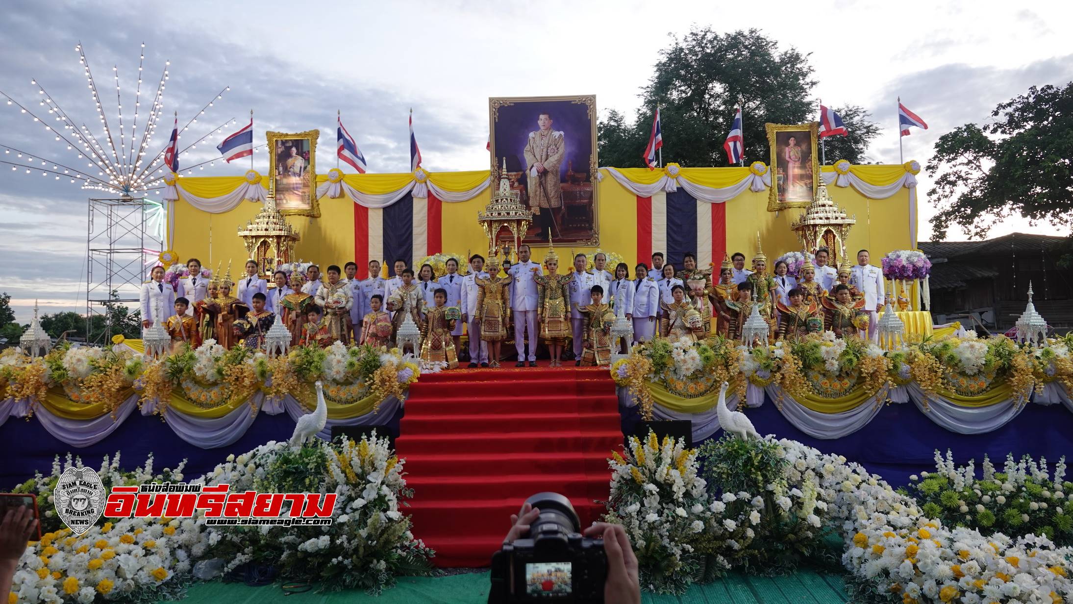 ปทุมธานี-นายกฯทน.รังสิต นำข้าราชการ พสกนิกรชาวรังสิตร่วมจุดเทียนชัยถวายพระพรพระบาทสมเด็จพระเจ้าอยู่หัวฯ