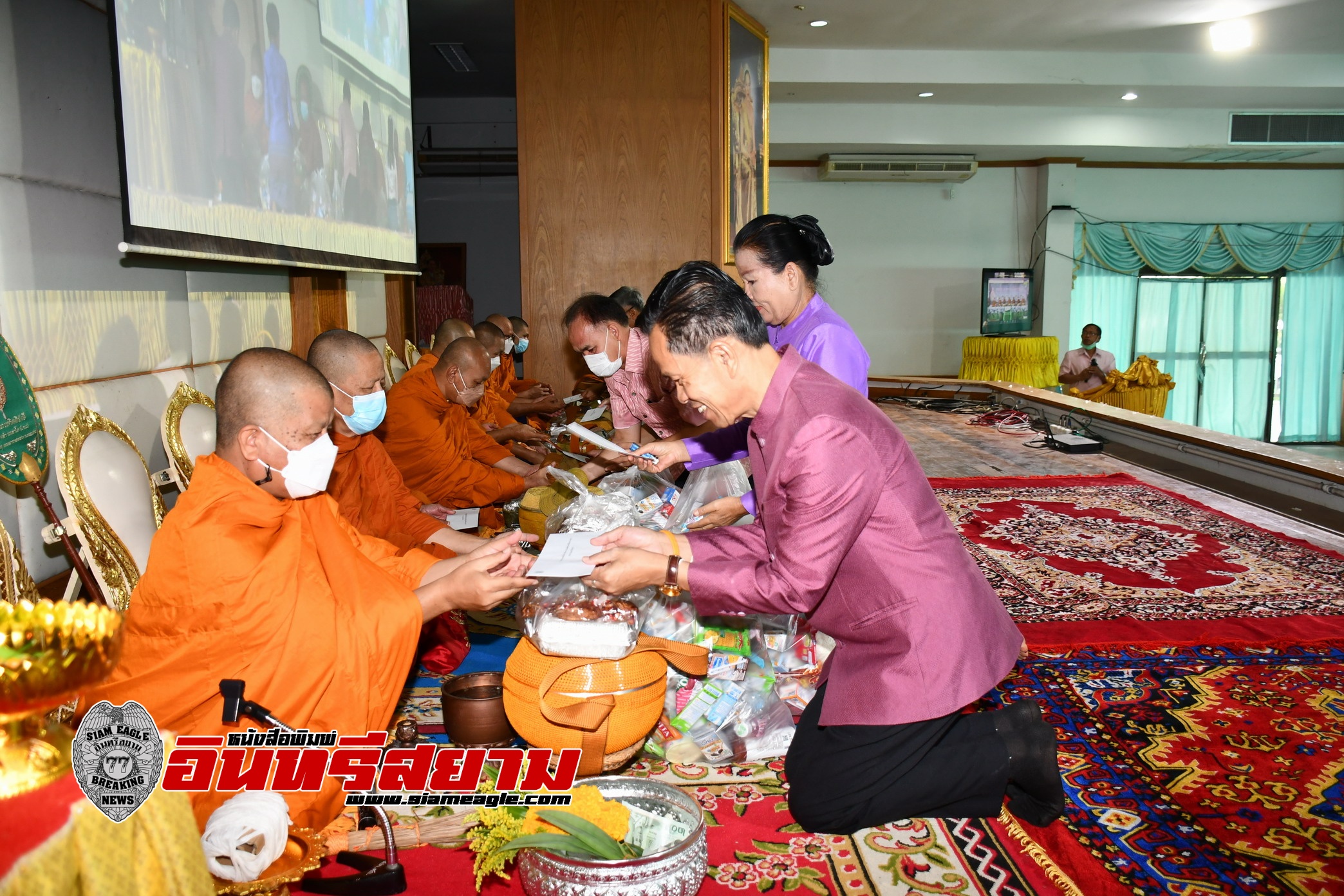 ศรีสะเกษ-สพป. เขต 1 ทำบุญตักบาตร เนื่องในวันคล้ายวันสถาปนา สพฐ.ครบรอบ 20 ปี