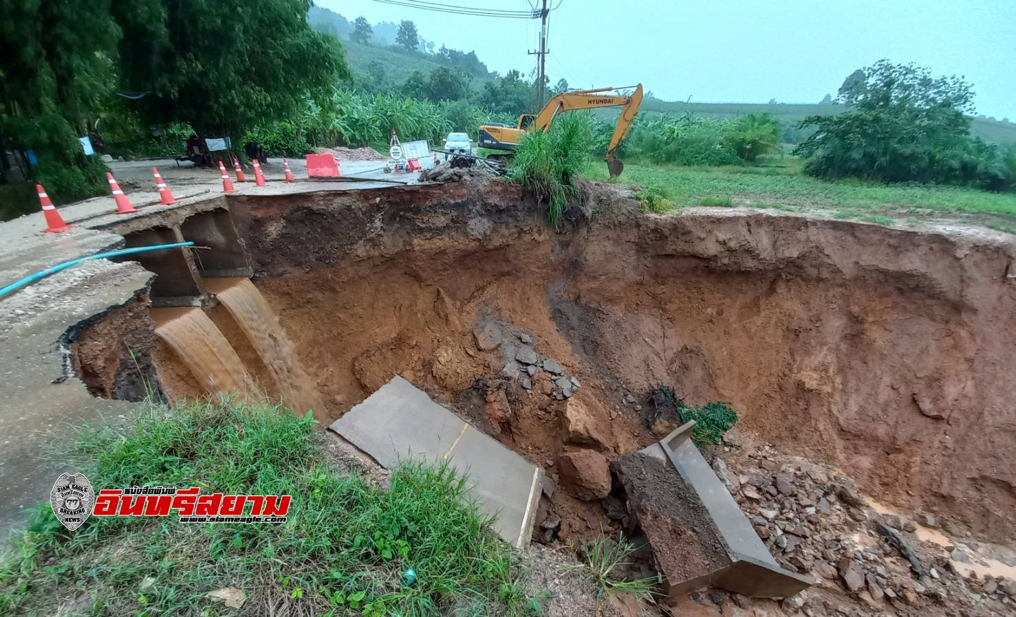 ตาก-ฝนถล่มแม่สอดต่อเนื่อง ดินสไลด์ทำให้ถนนเข้าหมู่บ้านทางขาด