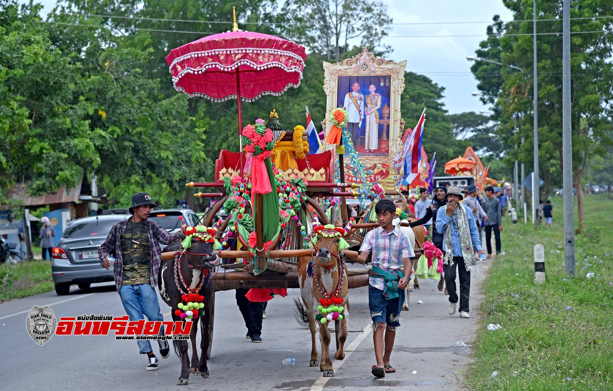 เพชรบุรี-ชม “วิถีประเพณีของคนเมืองเพชร กับขบวนวัวเทียมเกวียนแห่เทียนพรรษา