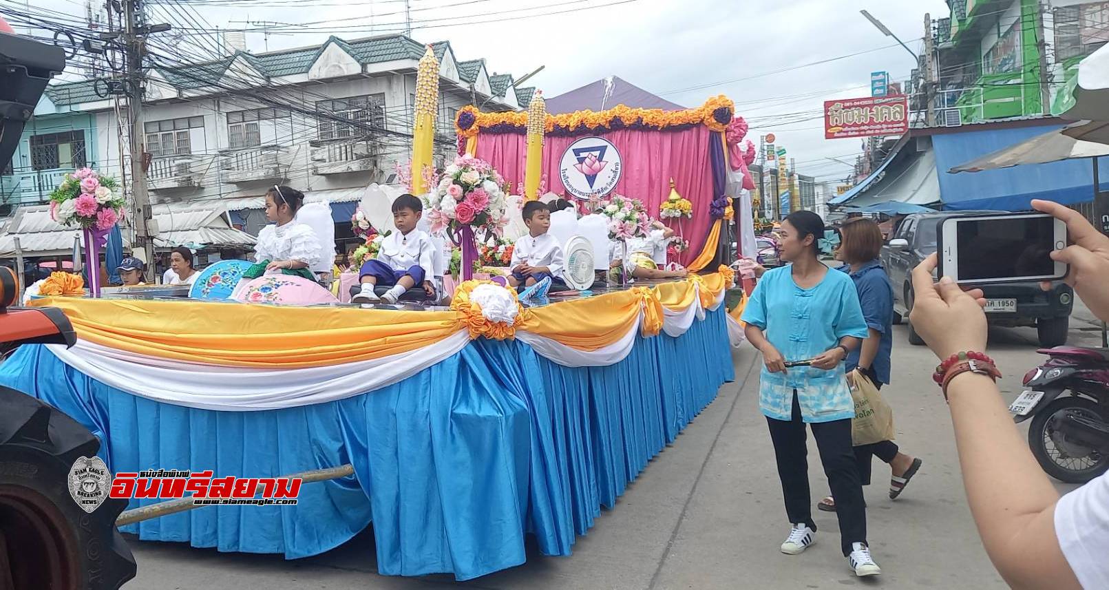 นครสวรรค์-สภาวัฒนธรรมฯร่วมขบวนแห่เทียนจำนำพรรษา