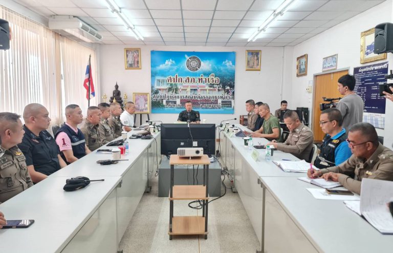 รอง ผบ.ตร. ร่วม ผบช.ภ.7 ลงพื้นที่ตรวจสอบสถานที่เกิดเหตุวิสามัญฆาตกรรม หน่อง หมั่นมาก