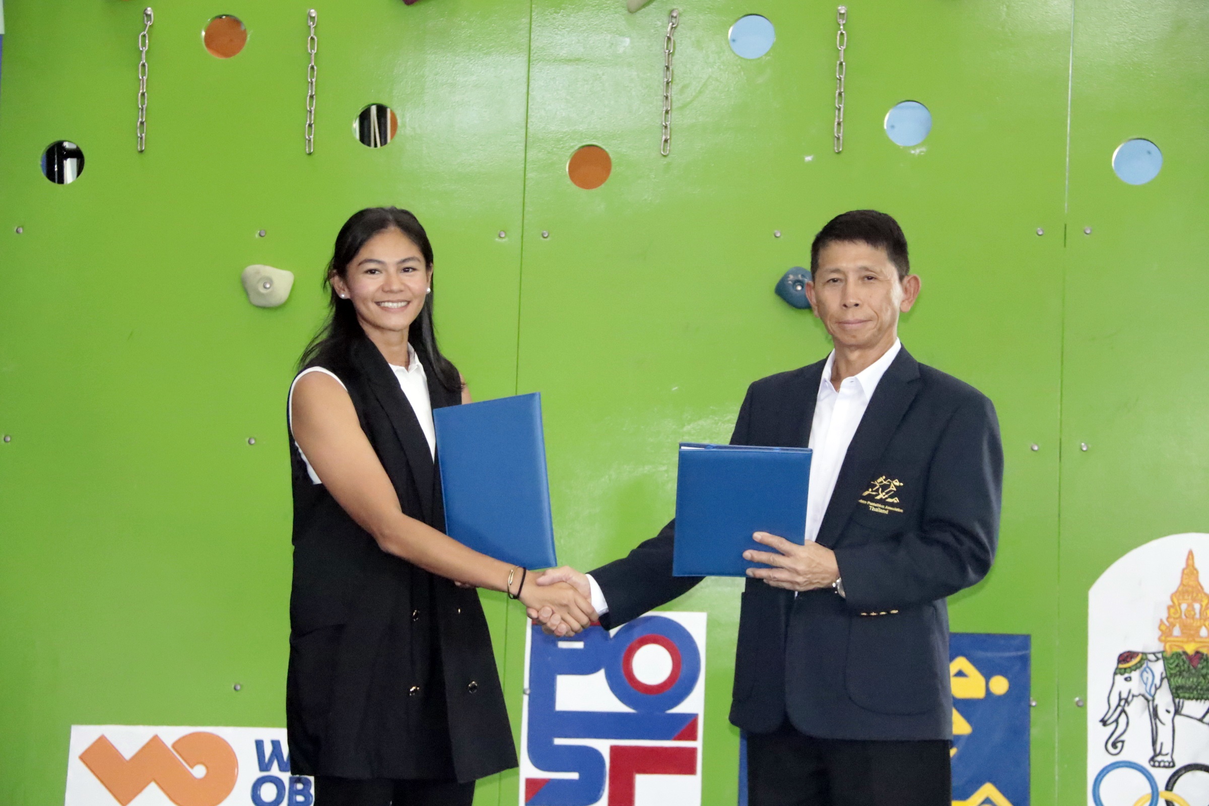 ชลบุรี-สมาคมกีฬาสิ่งกีดขวางฟิลิปปีนส์ สนับสนุนอุปกรณ์ฝึกซ้อมแก่สมาคมกีฬาปัญจกีฬาแห่งประเทศไทย