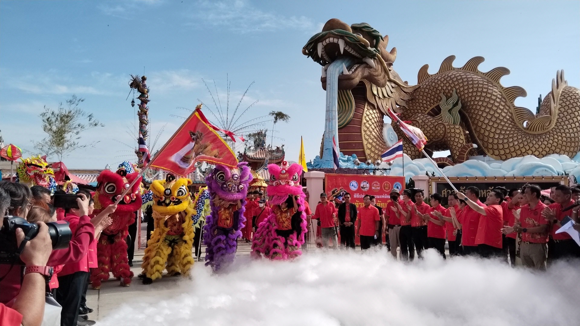 สุพรรณบุรี-เปิดงานประเพณีทิ้งกระจาดอย่างยิ่งใหญ่