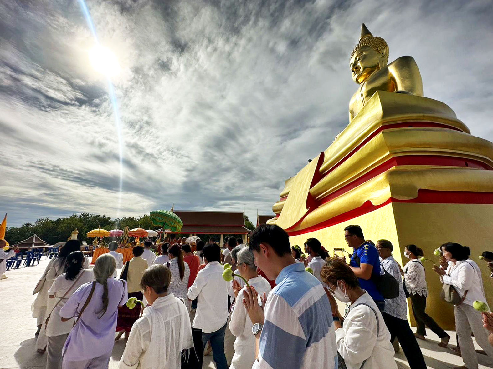 ประจวบคีรีขันธ์-วัดห้วยมงคล อัญเชิญพระบรมสารีริกธาตุขึ้นประดิษฐานยังยอดพระเกศหลวงพ่อโสธรองค์ใหญ่