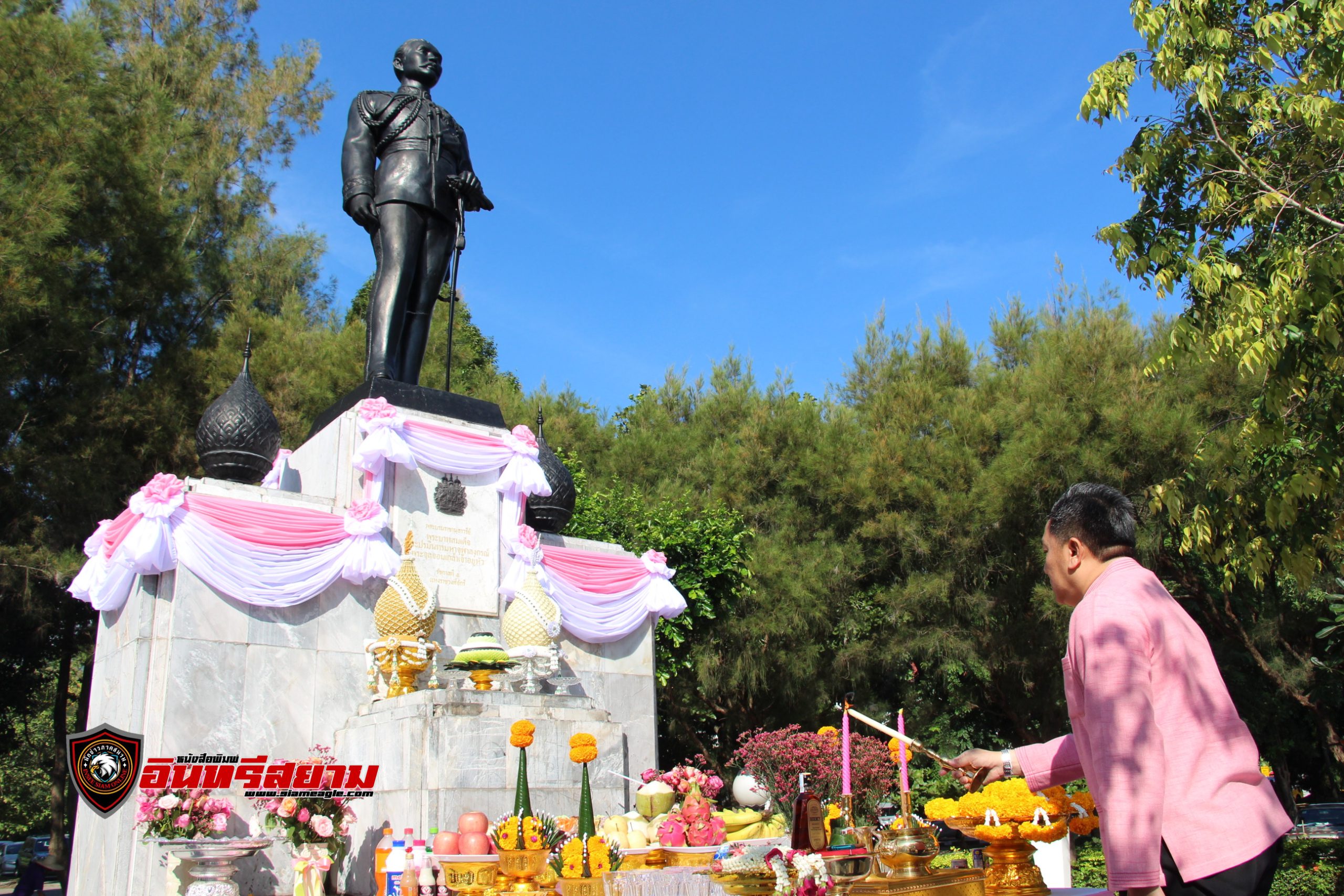 เชียงใหม่-ผู้ว่าฯ บวงสรวงพระบรมราชานุเสาวรีย์พระบาทสมเด็จพระจุลจอมเกล้าเจ้าอยู่หัว ก่อนจัดงานวันปิยมหาราช