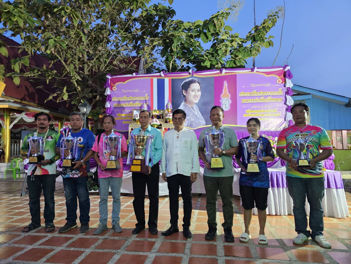 ปราจีนบุรี-พิธีมอบรางวัลแก่เรือยาวในการแข่งขันเรือยาวชิงถ้วยพระราชทาน