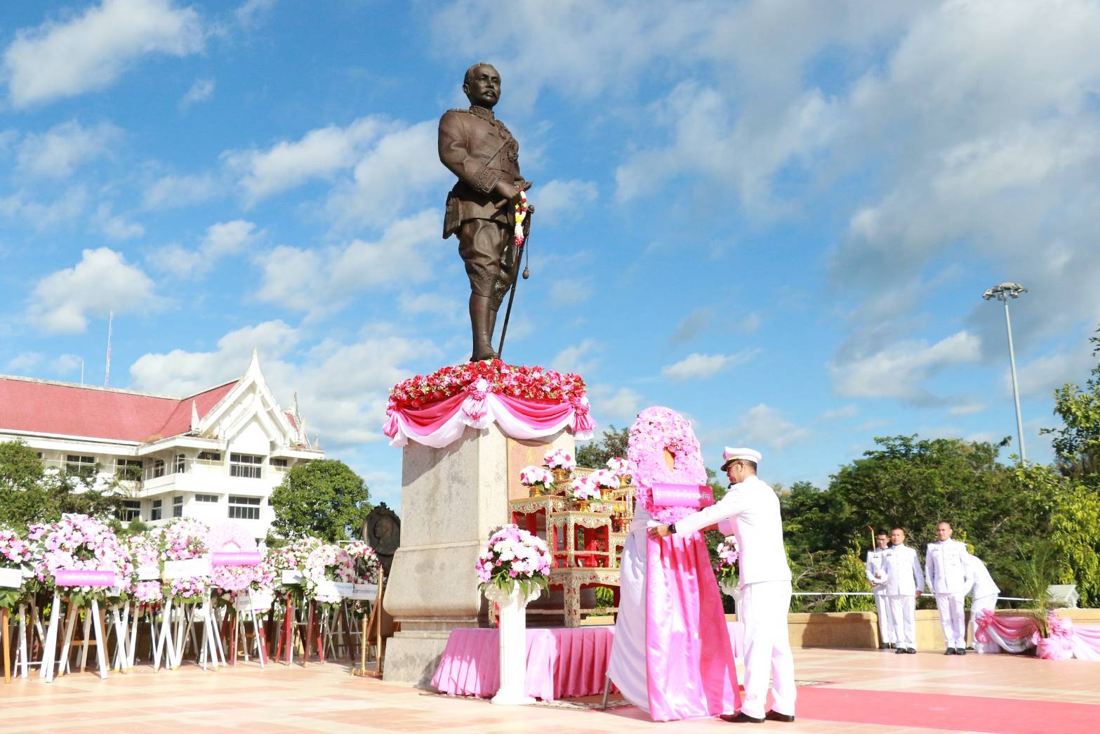 อำนาจเจริญ-ประกอบพิธีวางพวงมาลาถวายราชสักการะ เนื่องในวันปิยมหาราช