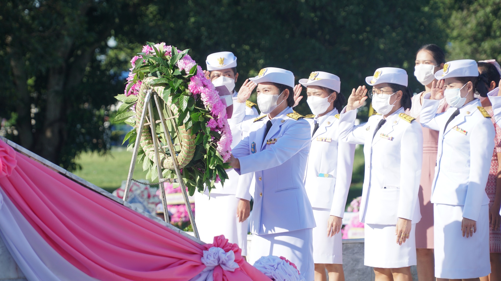 ปราจีนบุรี-พสกนิกรทุกหมู่เหล่าวางพวงมาลาน้อมรำลึกในพระมหากรุณาธิคุณ ร.5 เนื่องในวันปิยมหาราช