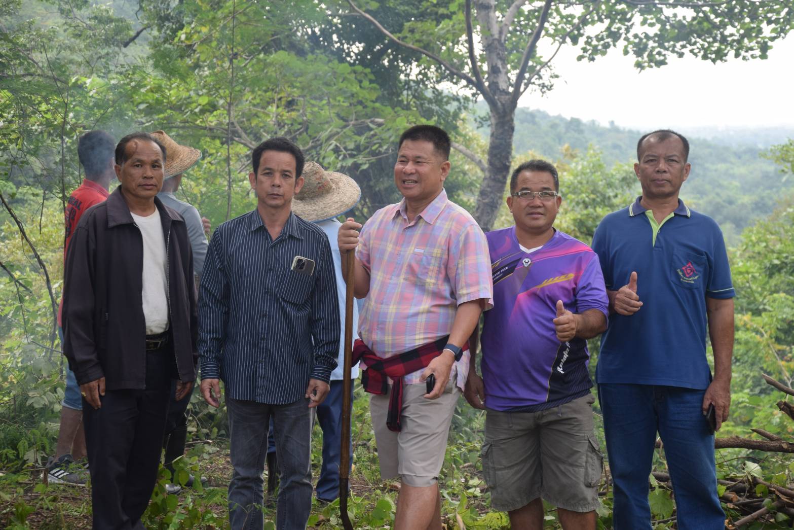 กาฬสินธุ์-ชาวเขาวงร่วมปรับแต่งภูมิทัศน์เล็งพัฒนาน้ำตกตาดทองแหล่งท่องเที่ยวขึ้นชื่อ