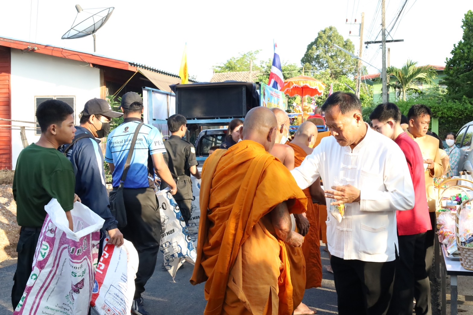 อุตรดิตถ์-พิธีประเพณีทำบุญตักบาตรเทโวโรหณะ ประจำปี 2566