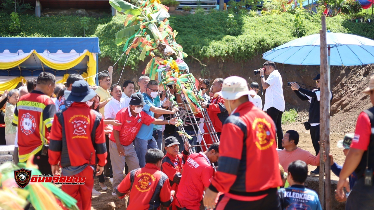 ชลบุรี-พุทธศาสนิกชนสัตหีบ ร่วมยกเสาเอก เสาโท สร้างศาลาการเปรียญ วัดเหลืองอ่อนภาวนาราม