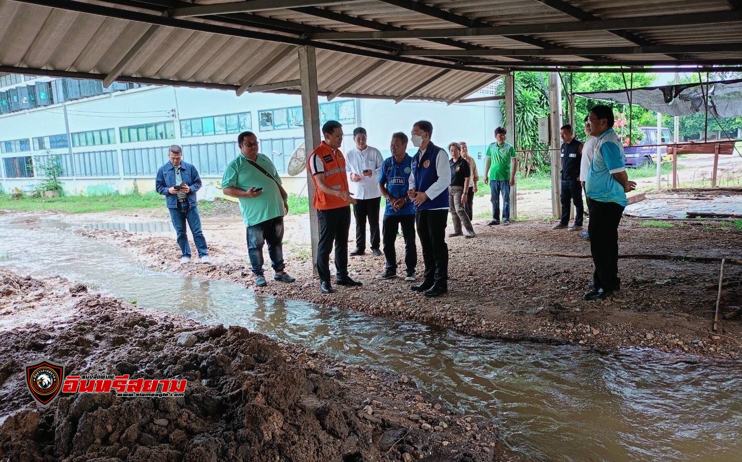 เชียงใหม่-รองผู้ว่าฯลงพื้นที่ติดตามสถานการณ์น้ำรอการระบาย ที่อำเภอจอมทอง