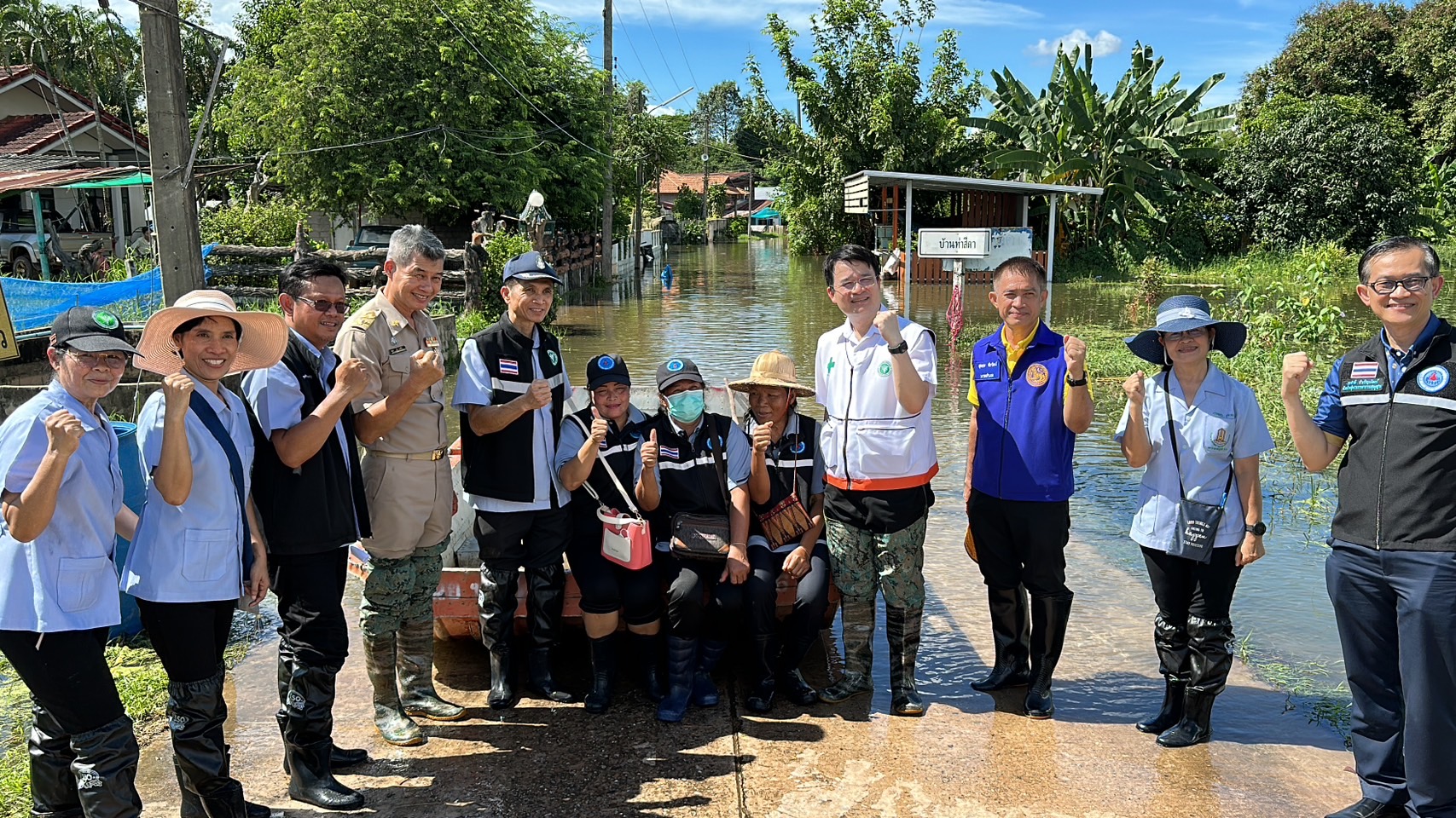 กาฬสินธุ์-ระดับน้ำเขื่อนลำปาวเริ่มลด สสจ.ลุยเยี่ยมผู้ป่วยเรื้อรังเตือนโรคมากับน้ำท่วม