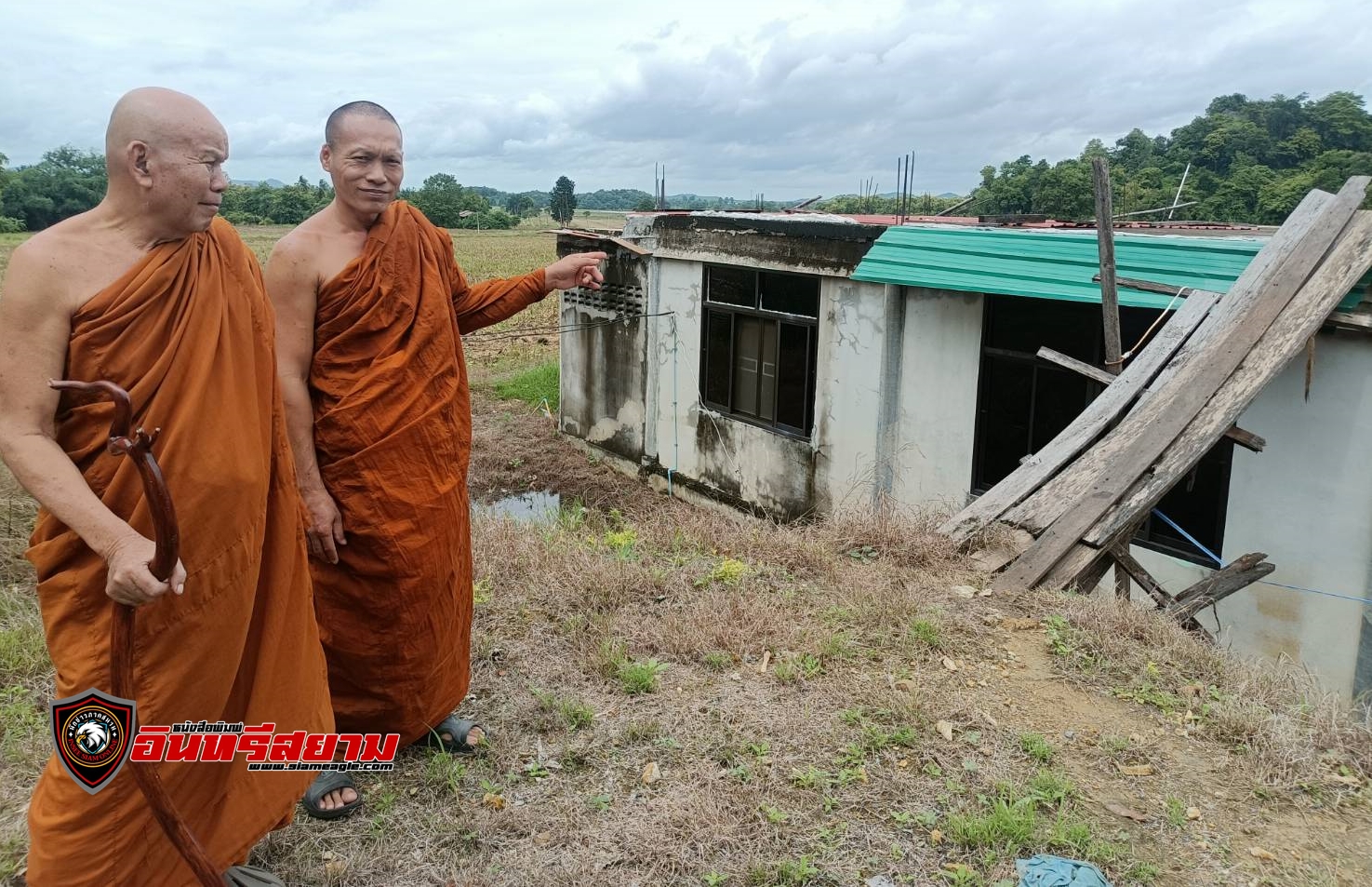 เพชรบูรณ์-เจ้าอาวาสพระ ออกมาวอนช่วยสร้างซ่อมวัดถ้ำหินถล่ม