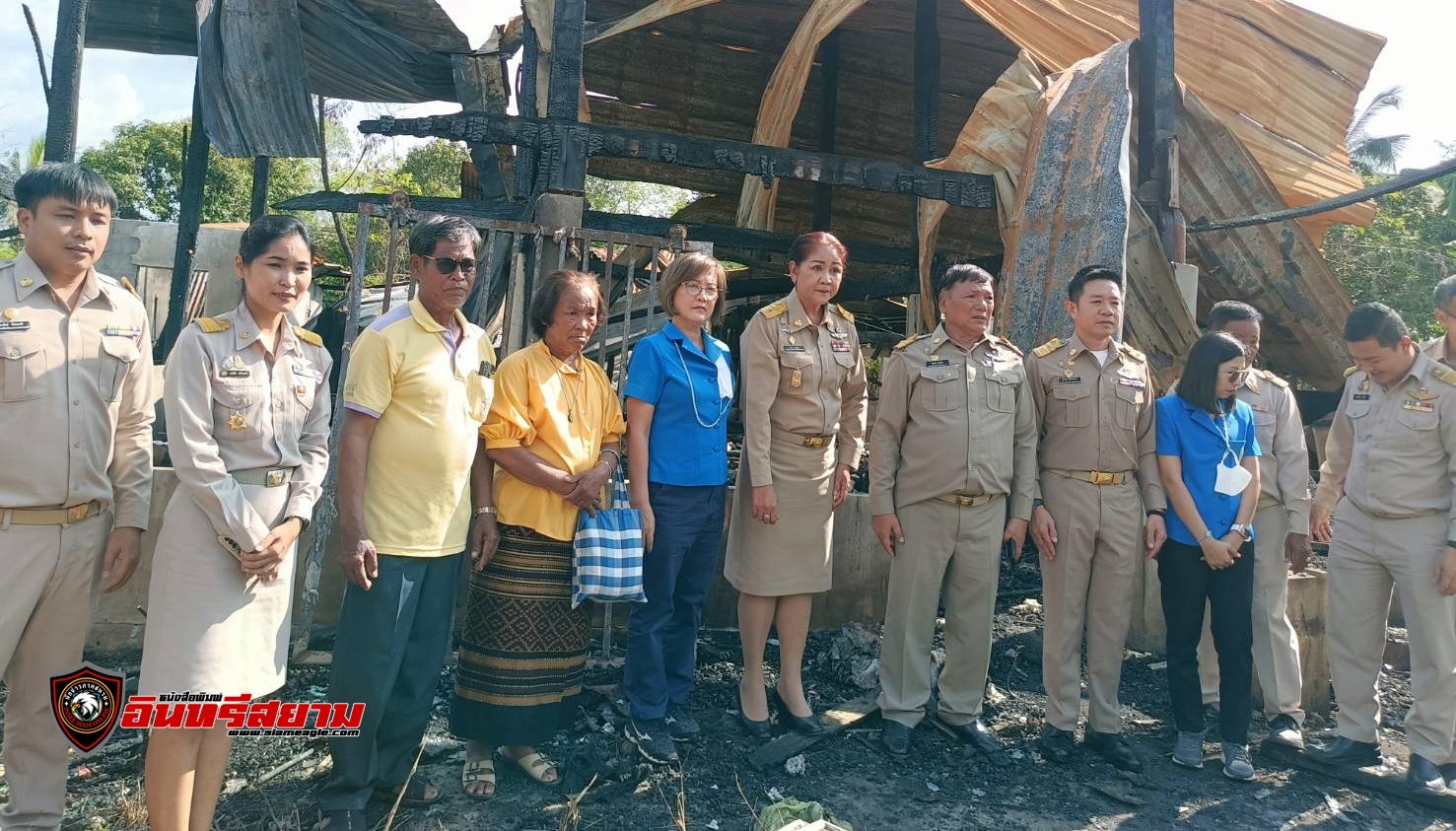 เพชรบูรณ์-มูลนิธิราชประชานุเคราะห์มอบสิ่งของพระราชผู้ประสบอัคคีภัย