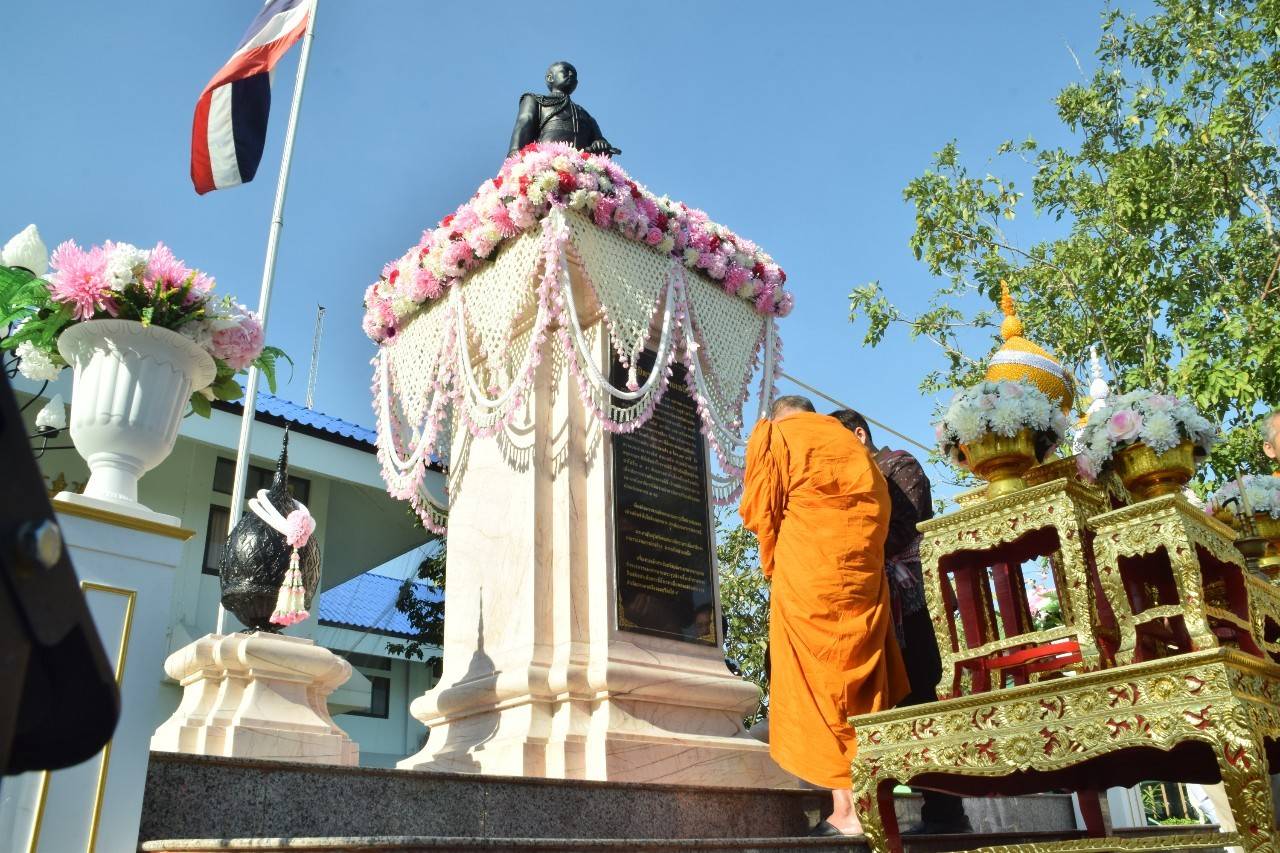 อยุธยา-บวงสรวงพระบรมราชานุสาวรีย์รัชกาลที่ 5 หน้าที่ว่าการอำเภอภาชี