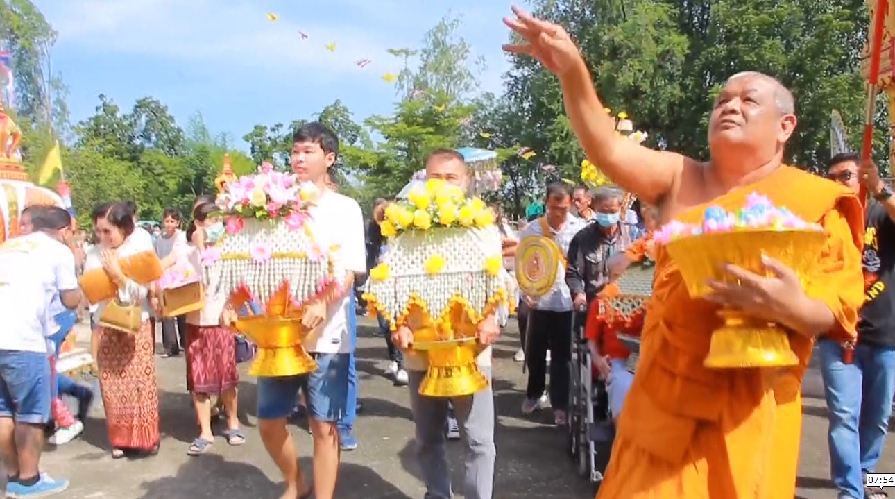 สุพรรณบุรี-งานบุญกฐินวัดแจกไม่อั้นฟักทองกล้วยน้ำว้าฟักหน่อไม้คึกคัก