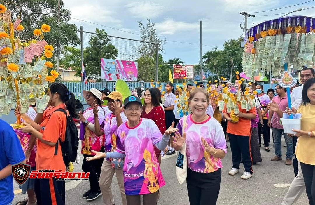 ชุมพร-พุทธศาสนิกชนล้นหลาม ร่วมกฐินสามัคคีวัดเขาเจดีย์