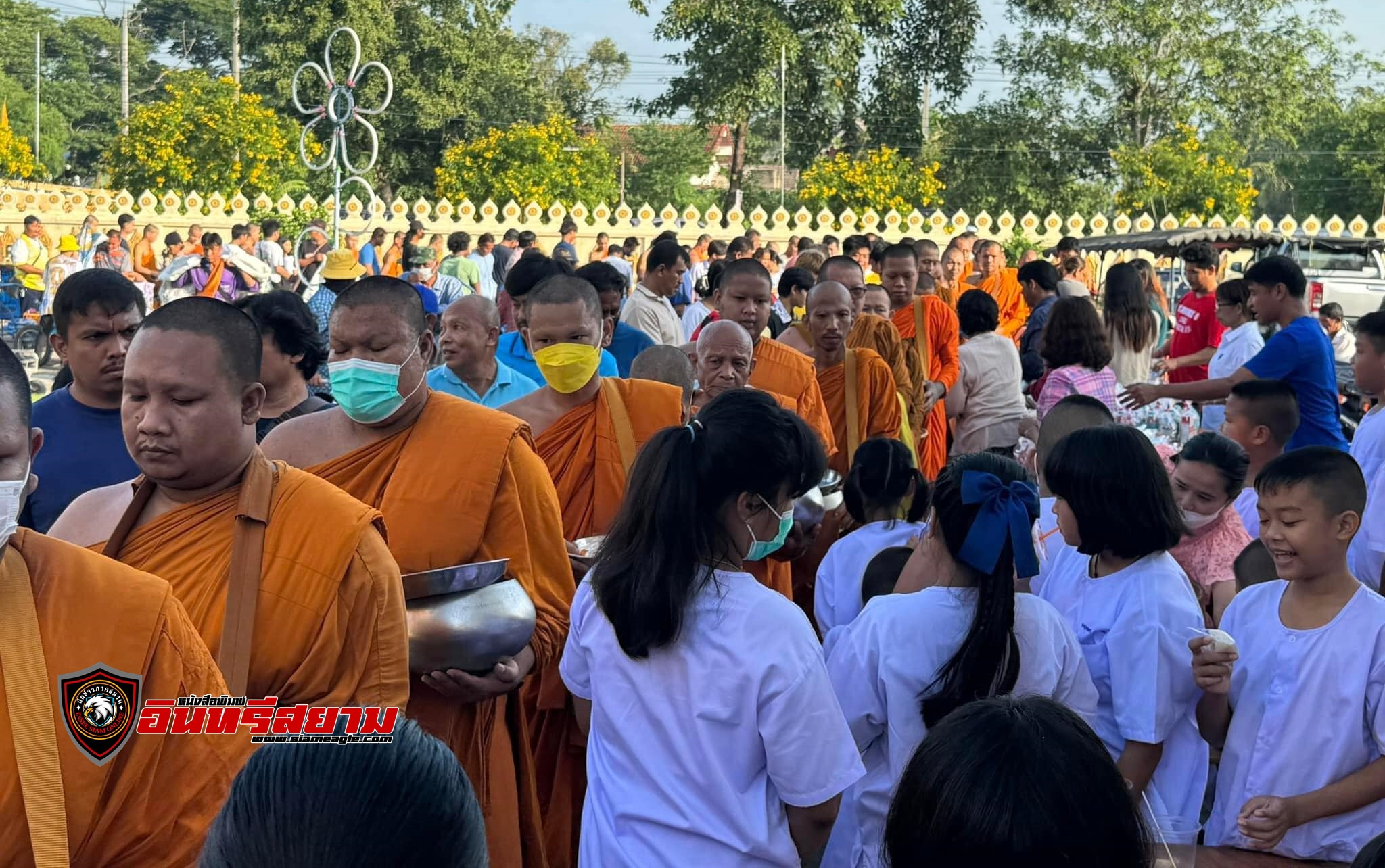 ปทุมธานี-“วัดลำมหาเมฆ”จัดงาน”ประเพณีตักบาตรพระร้อย”