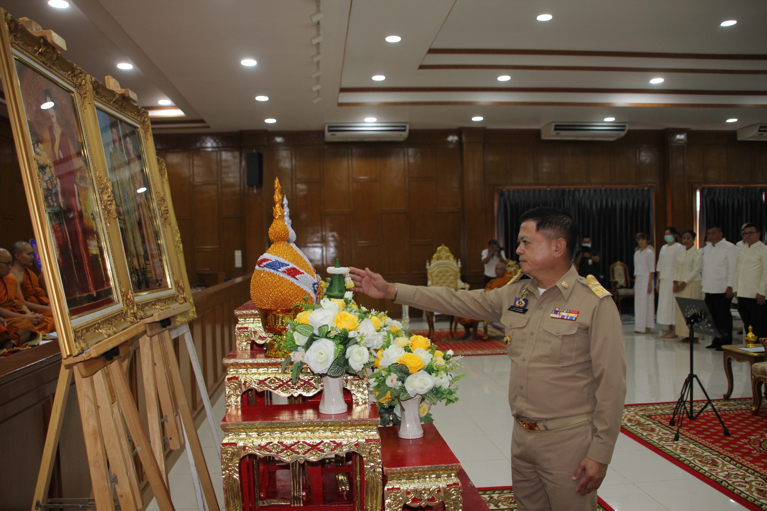 บุรีรัมย์-จัดพิธีเจริญพระพุทธมนต์เฉลิมพระเกียรติพระบาทสมเด็จพระเจ้าอยู่หัวฯ