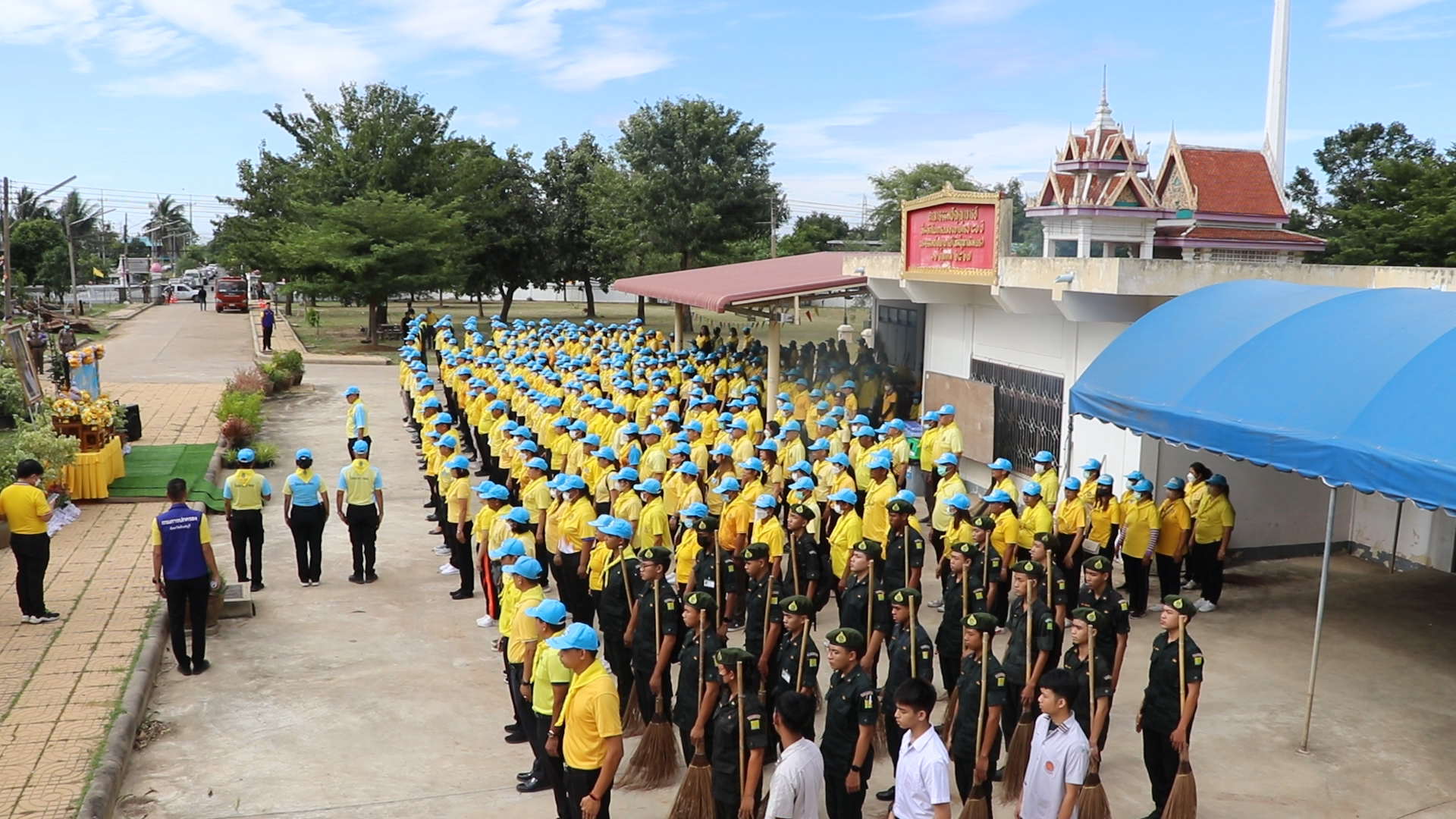 สิงห์บุรี-จัดกิจกรรมจิตอาสาทำความสะอาดรอบวัดสาลโคดม เตรียมรับผ้าพระกฐินพระราชทานฯ