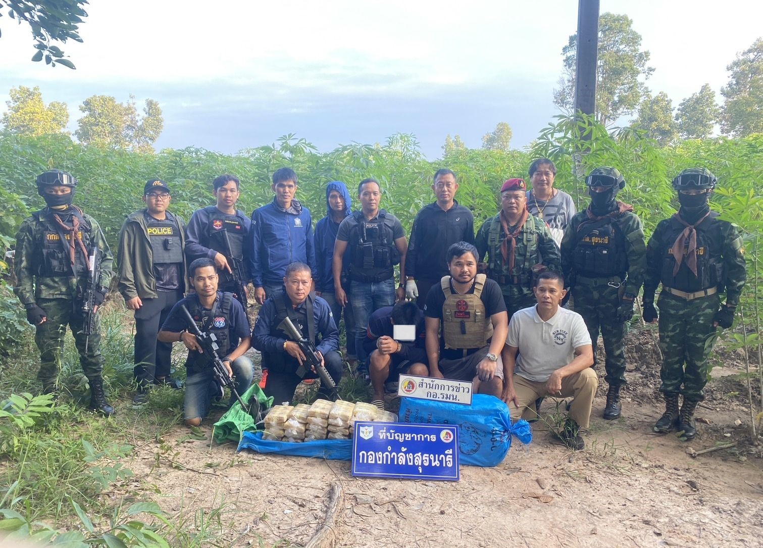 อุบลราชธานี-ตำรวจภูธรจังหวัด ร่วมกับทหาร จับ ผตห.พร้อมยาบ้า 402,020 เม็ด