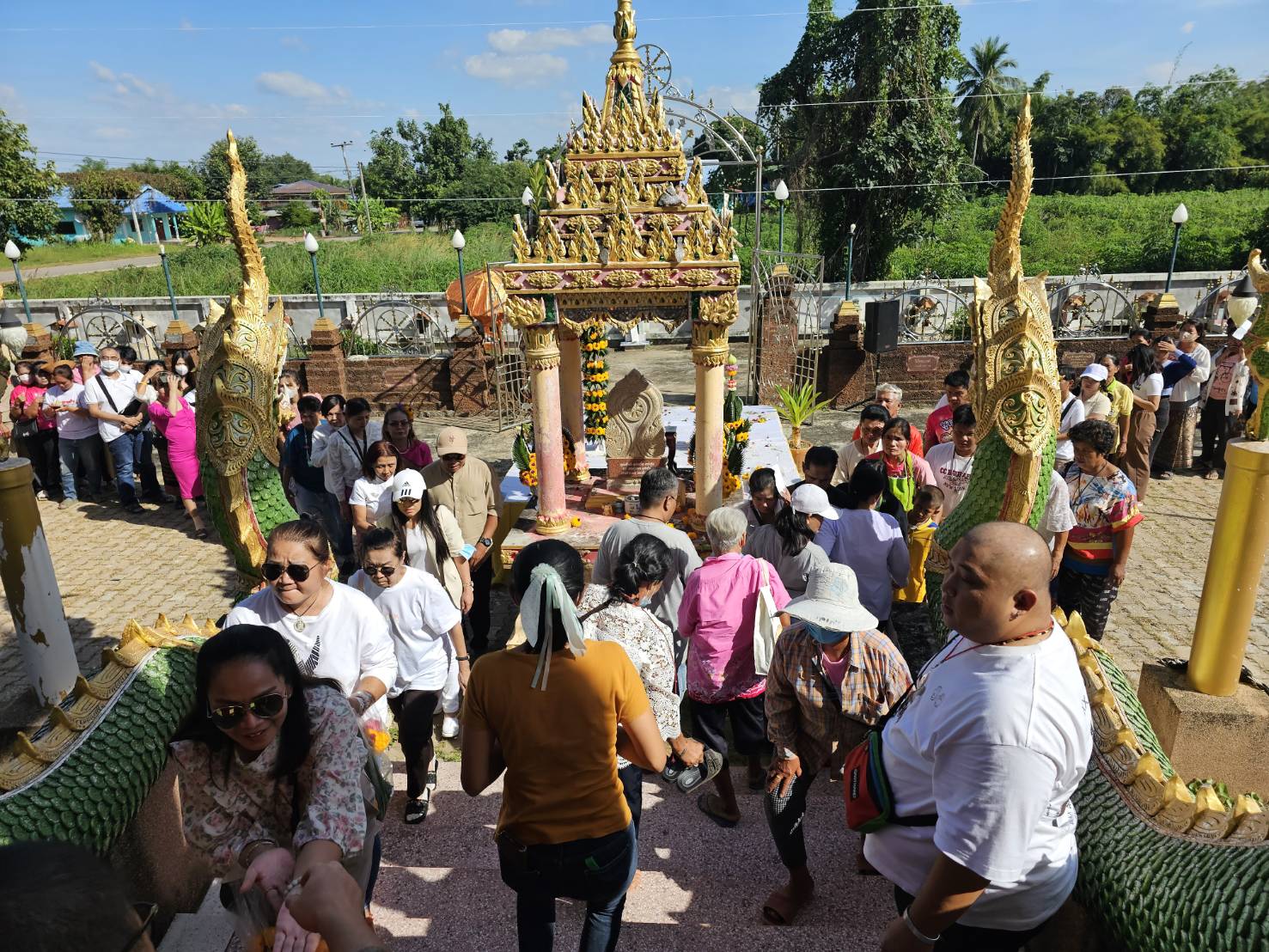 กำแพงเพชร-มหาชนแห่ร่วม สุดยอดพิธีพุทธาภิเษกเหรียญ วัดวังตะเคียนทอง